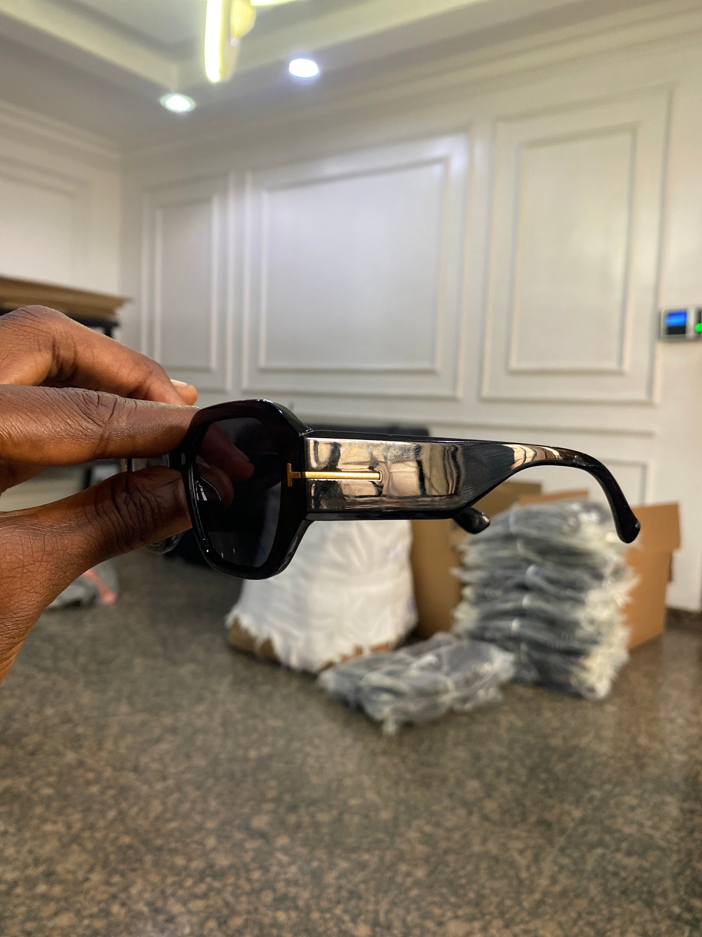 Female sunglasses in black