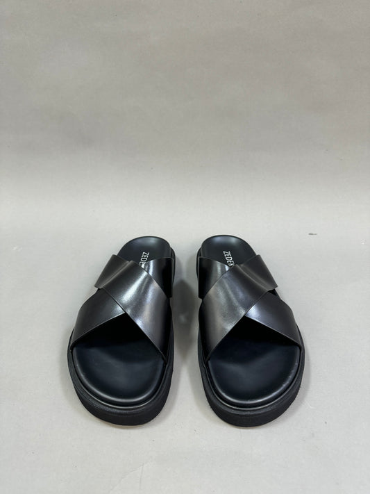 ZEDEK CRISS CROSS SLIDE IN BLACK