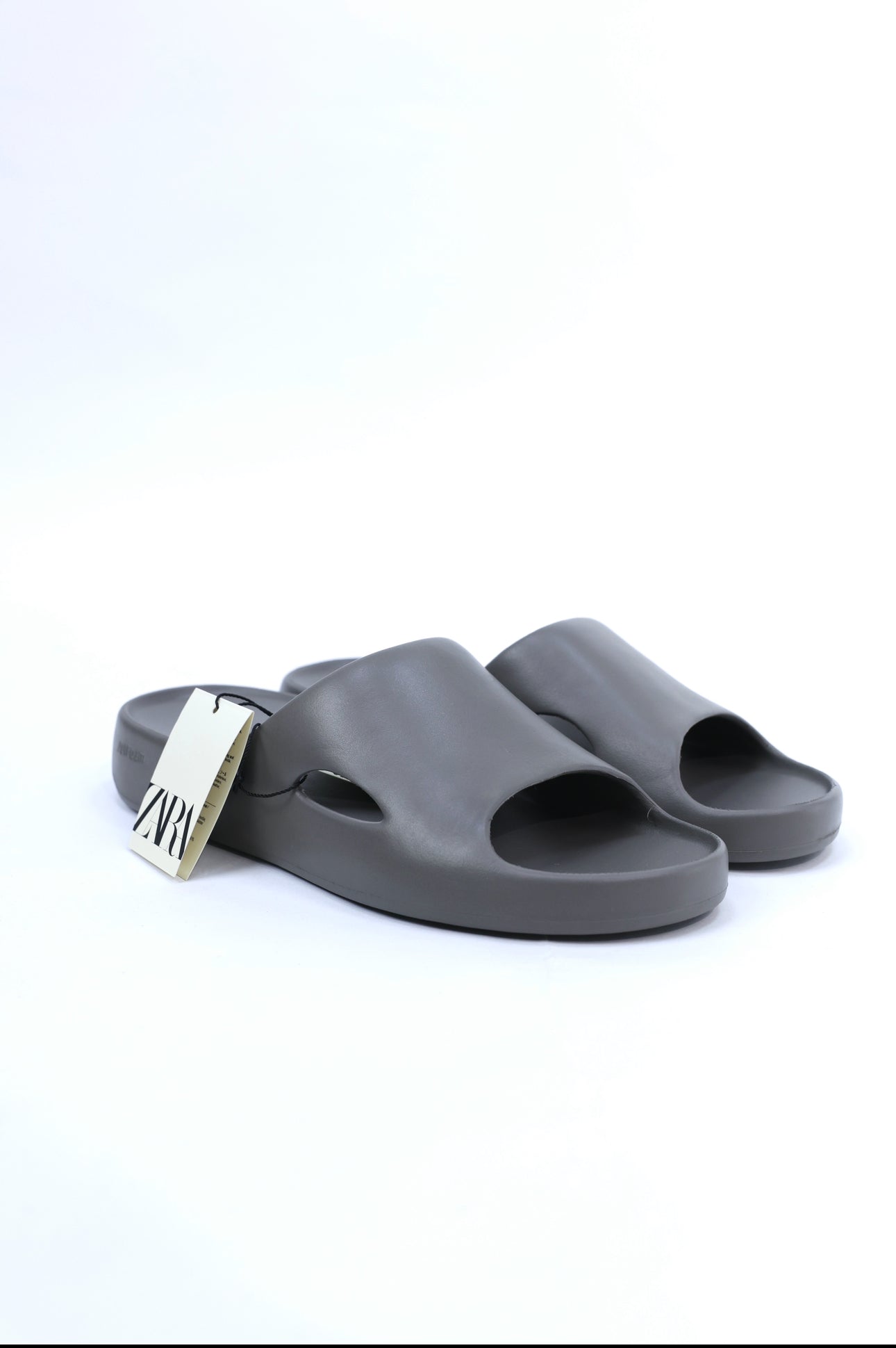ZARA JET FOAM SLIPPERS IN GREY