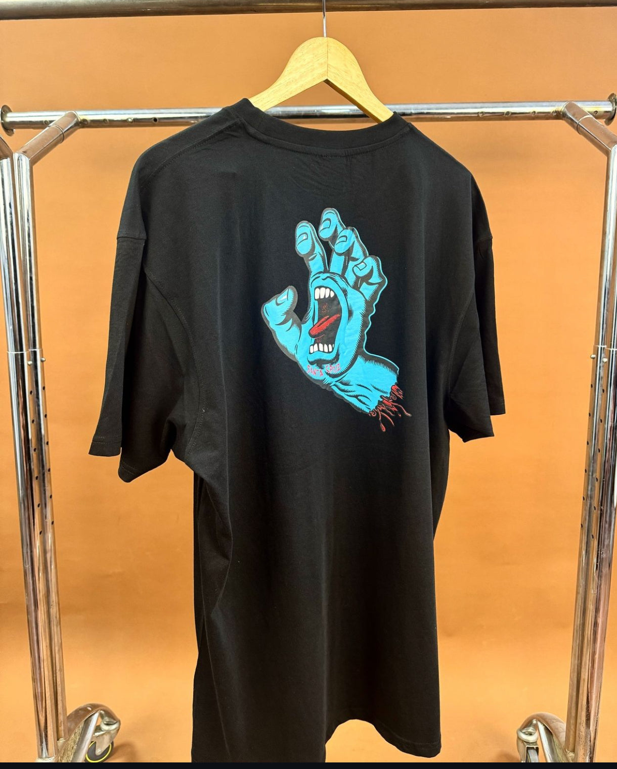 Santa Cruz screaming hand chest 
 tee