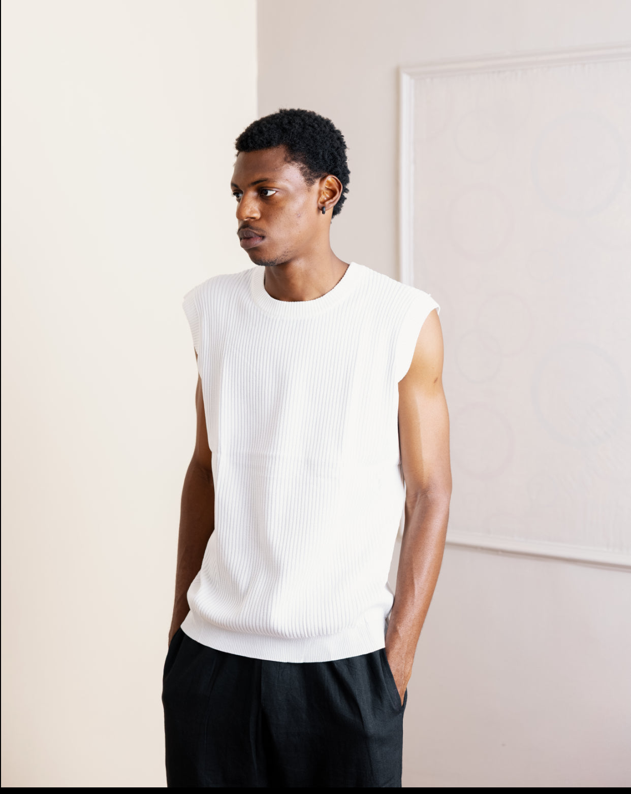 Knitted Sleeveless in White C72129