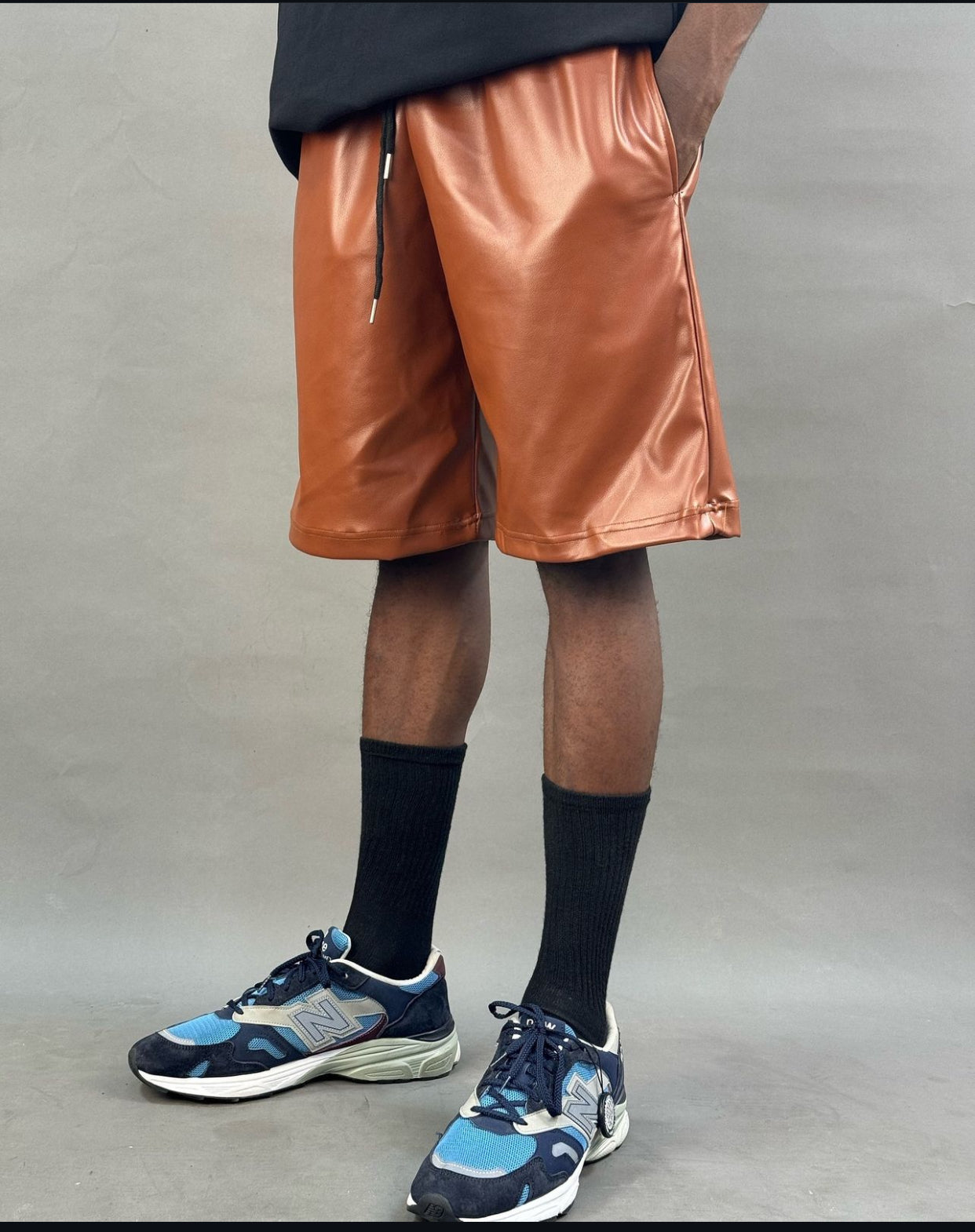 Leather short in brown