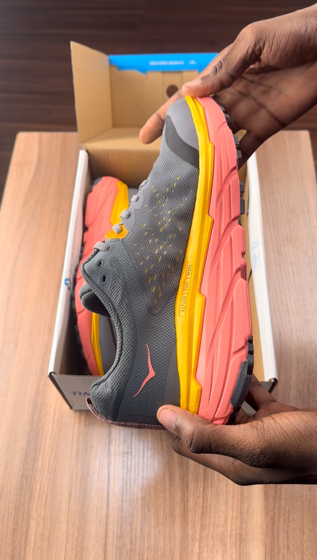 Hoka Trainers Grey/Pink