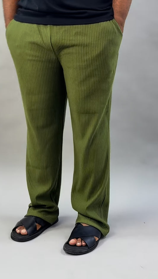 Plus size plain pant in green