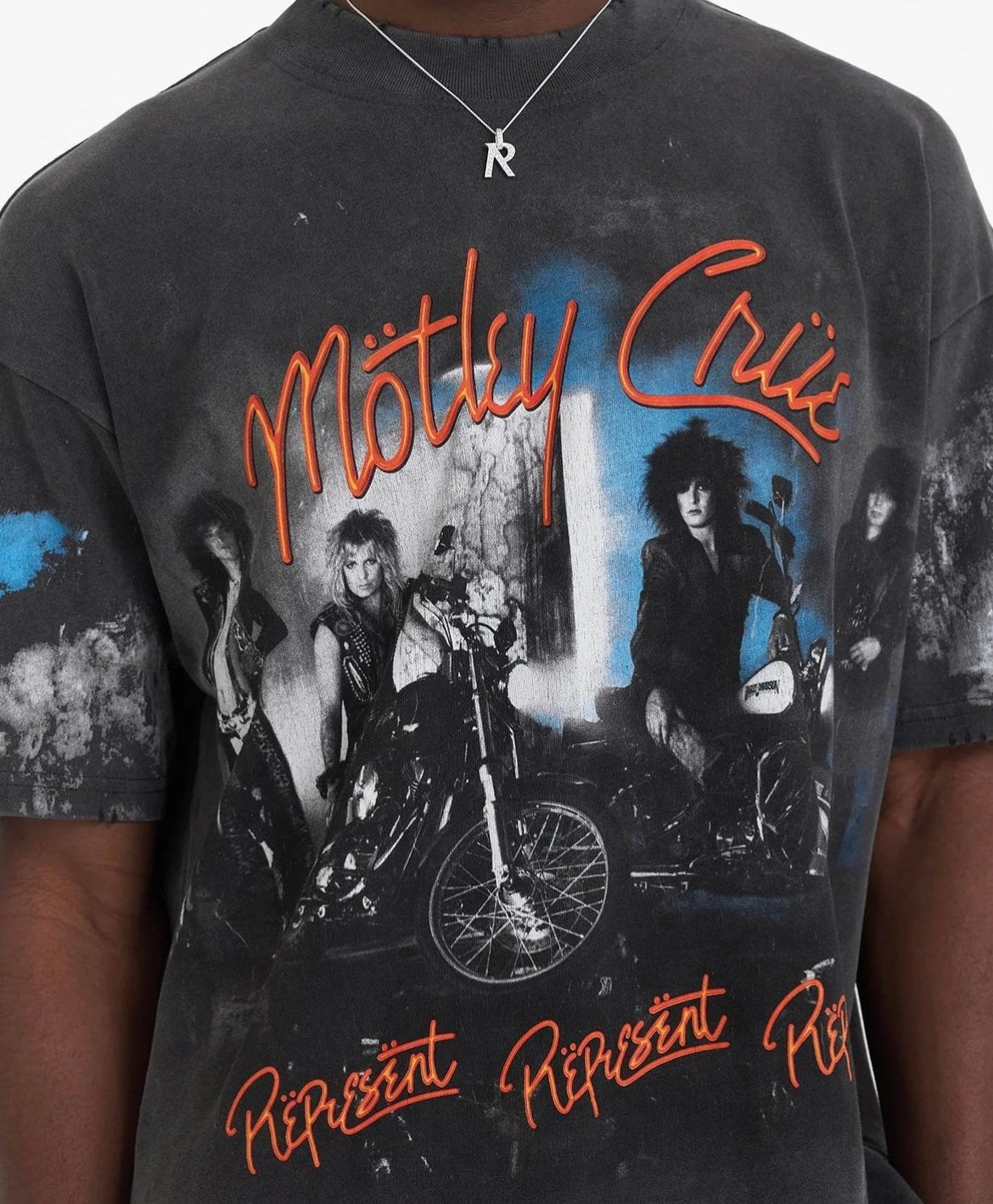 REPRESENT X MÖTLEY CRÜET™
BAD BOYS T-SHIRT