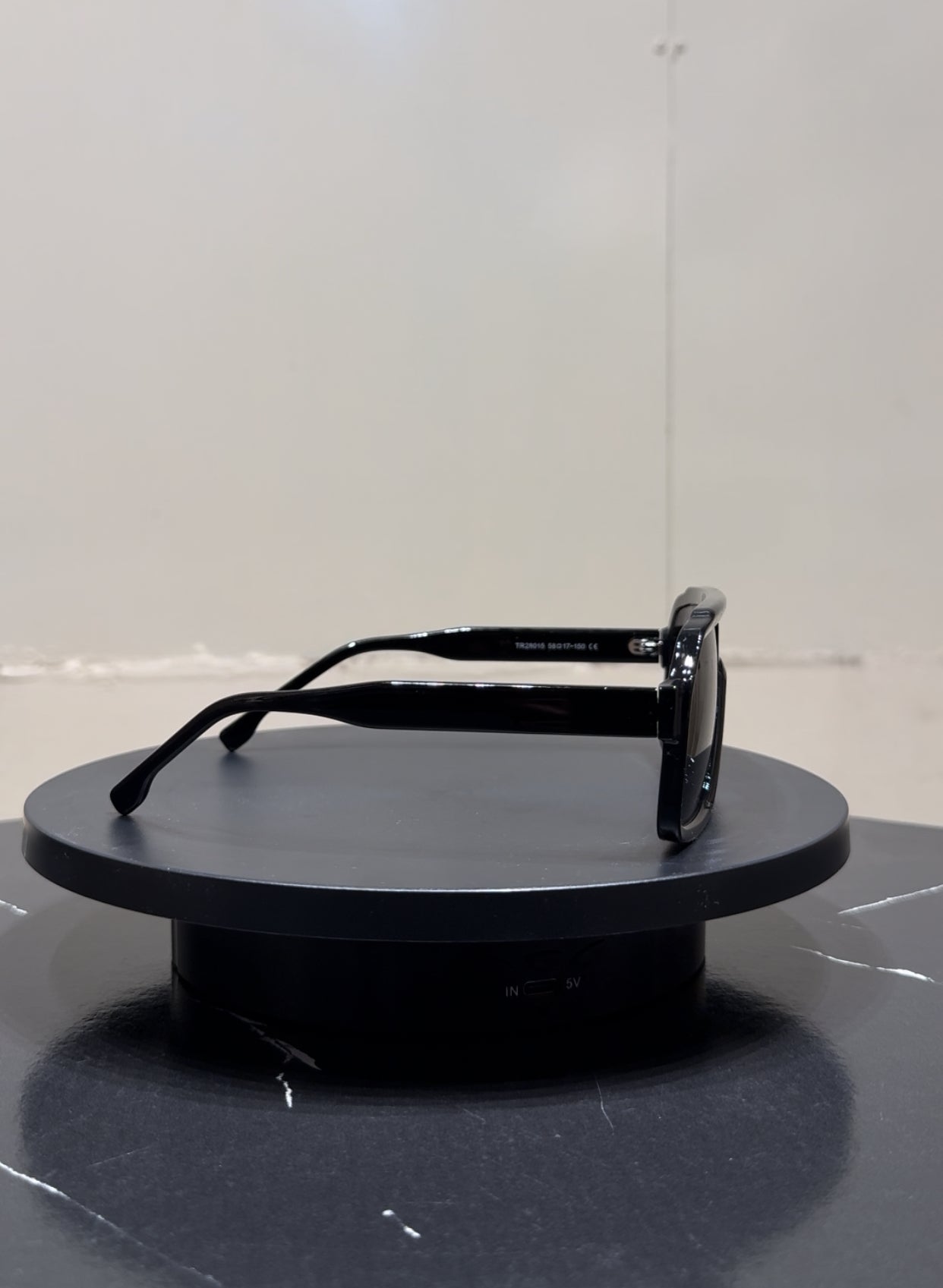 TRENDY OVERSIZED SQUARE SUNGLASSES