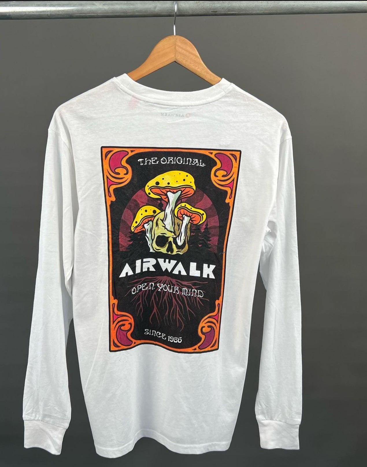 Airwalk tee