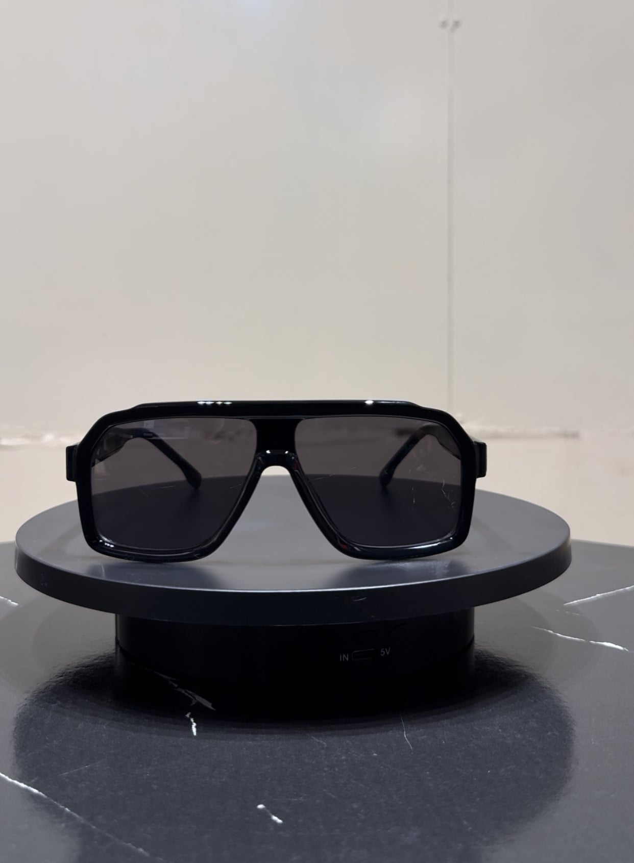 TRENDY OVERSIZED SQUARE SUNGLASSES