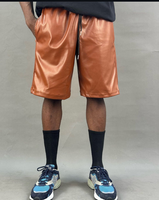 Leather short in brown