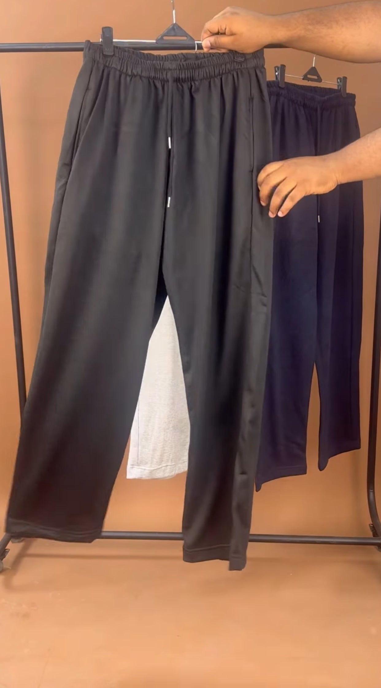 Plain Heather jogger pant in black