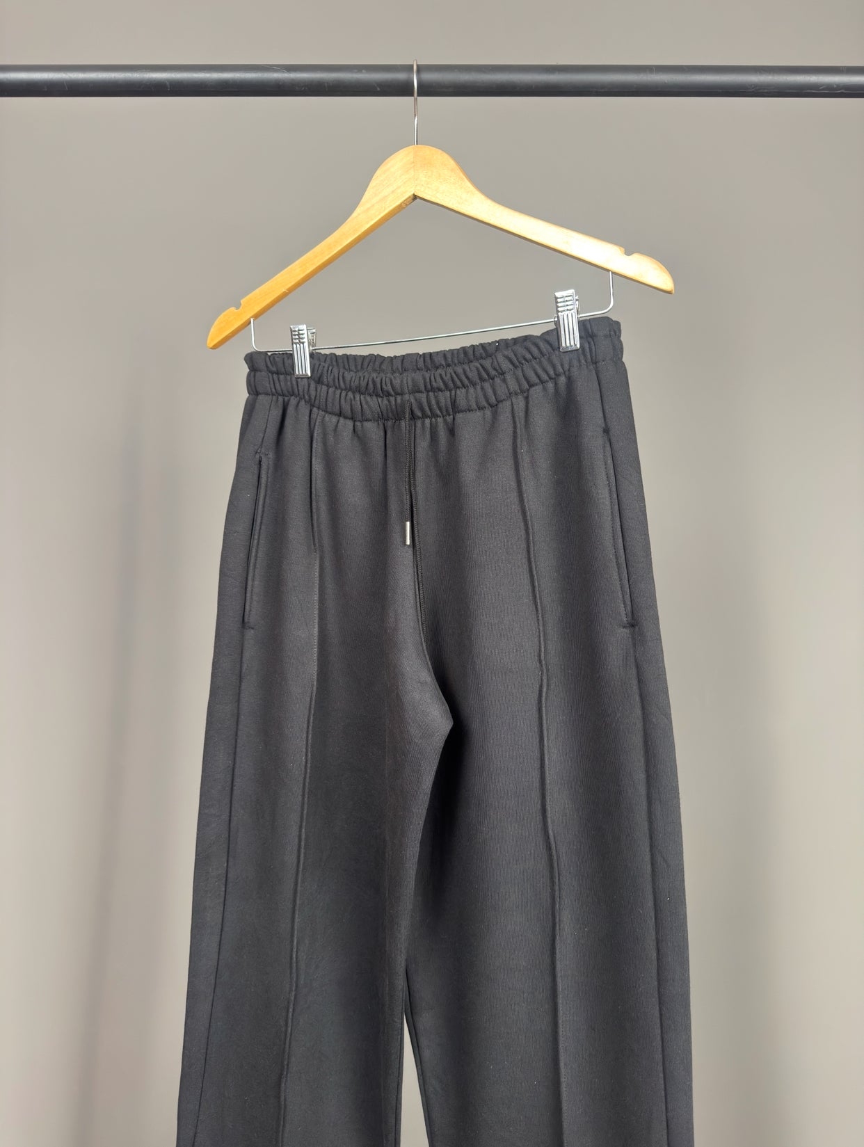 Heather jogger pant in Black