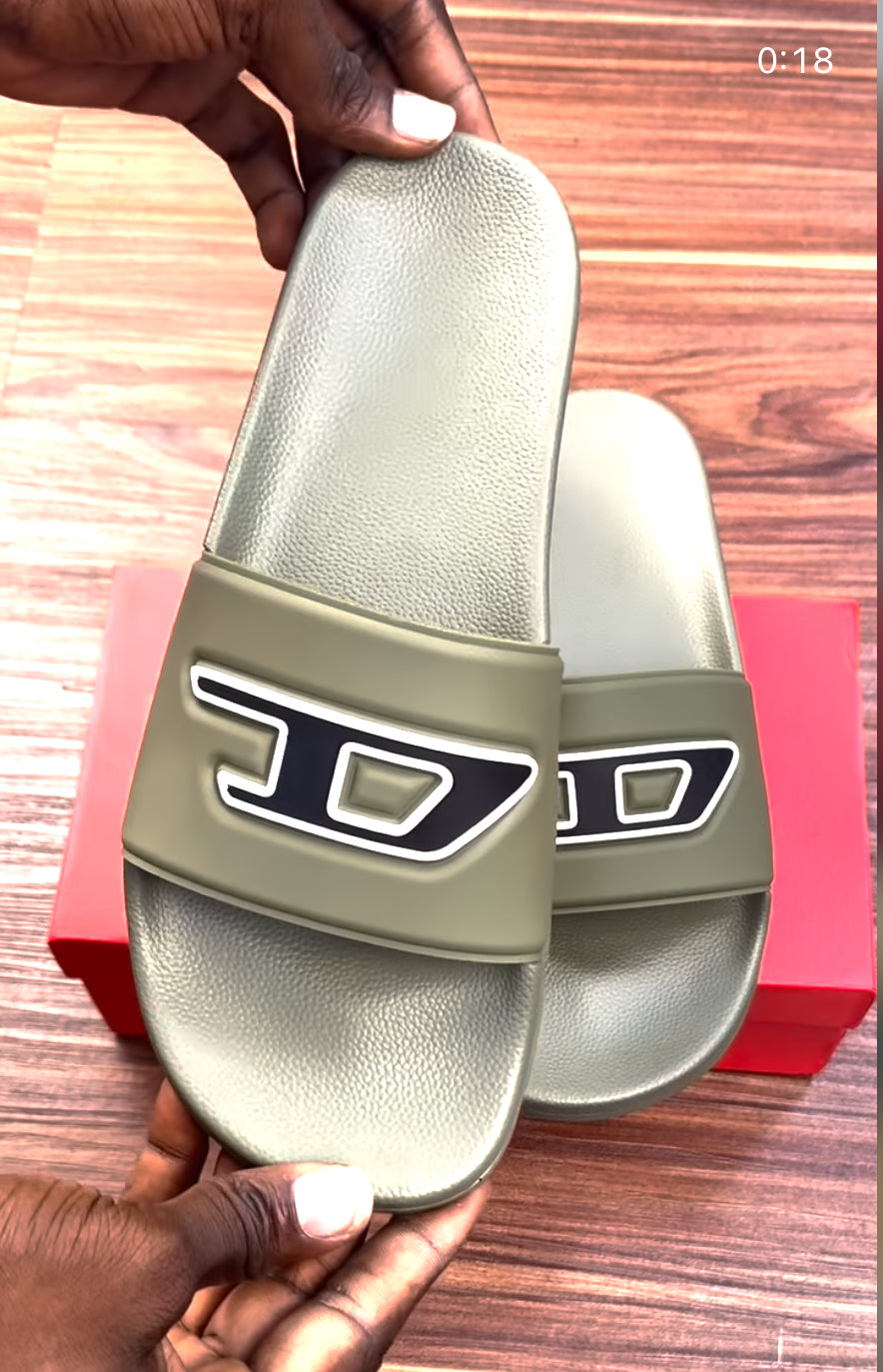 DIESEL SLIDER IN ARMY GREEN