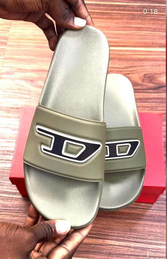 DIESEL SLIDER IN ARMY GREEN