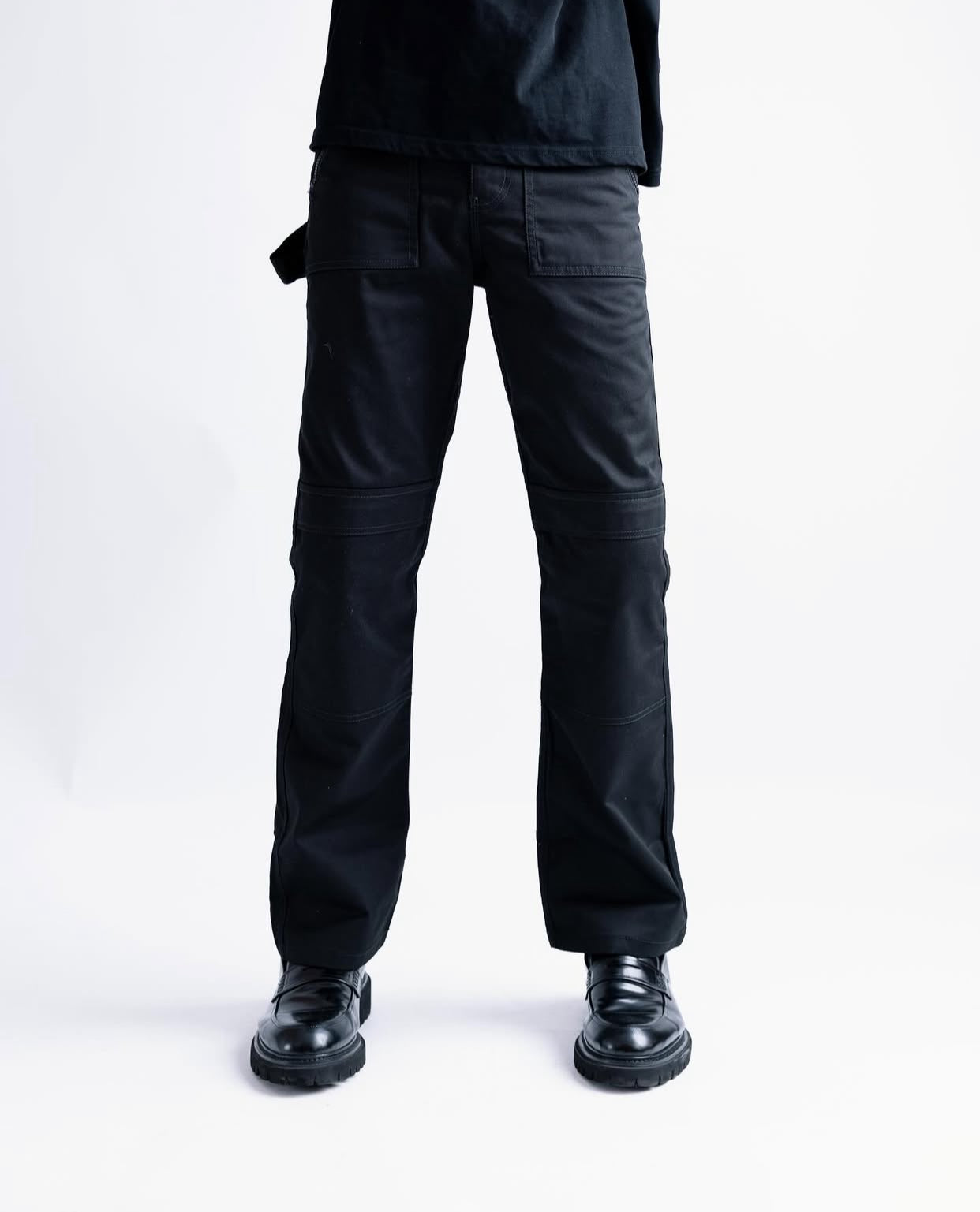 Taille pants in black