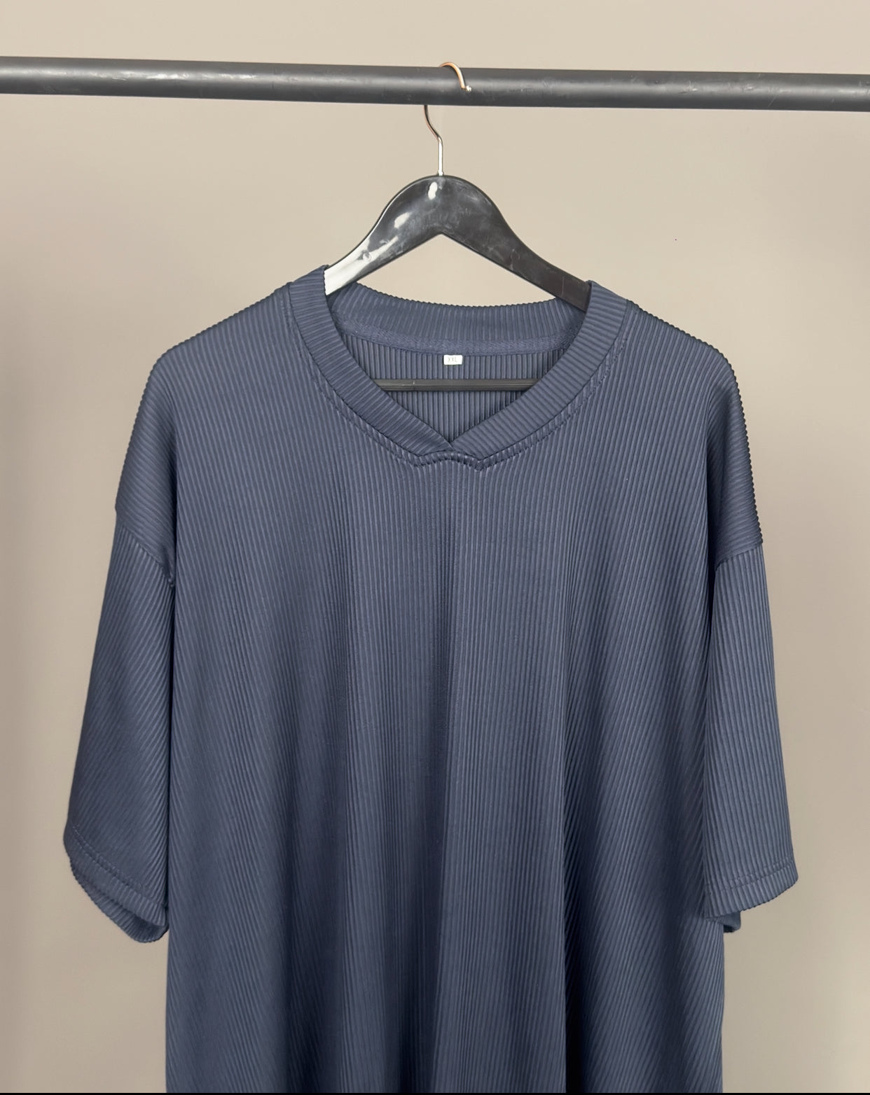 Zedek Revere  V-Neck Tee in Navy Blue color