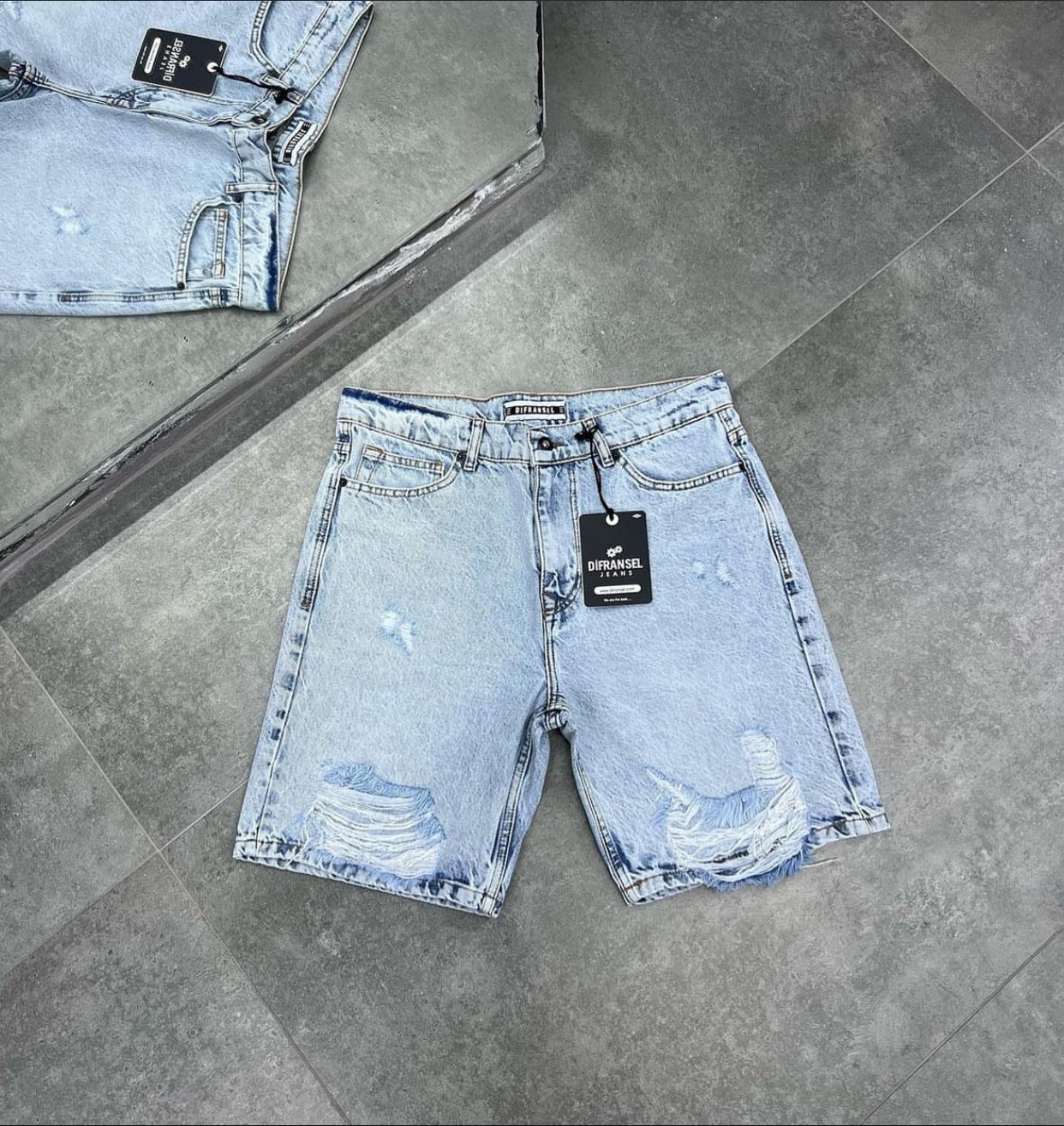 Difransel ripped denim short in light blue