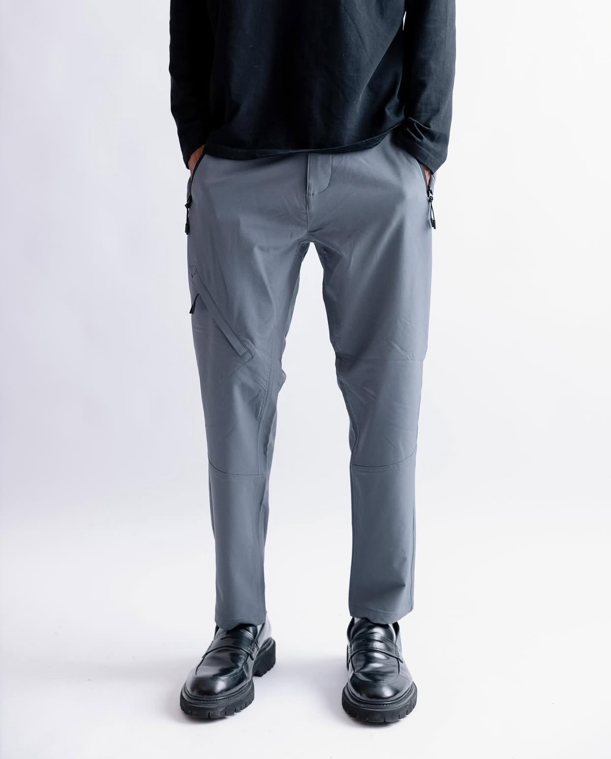 Easy tapered fit pant in grey