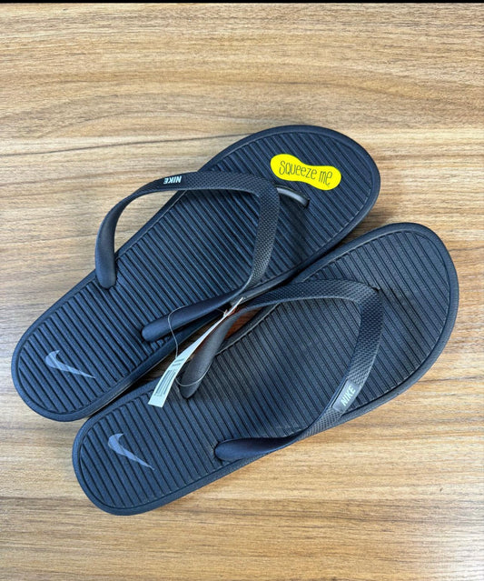 Nike beach sliders in black