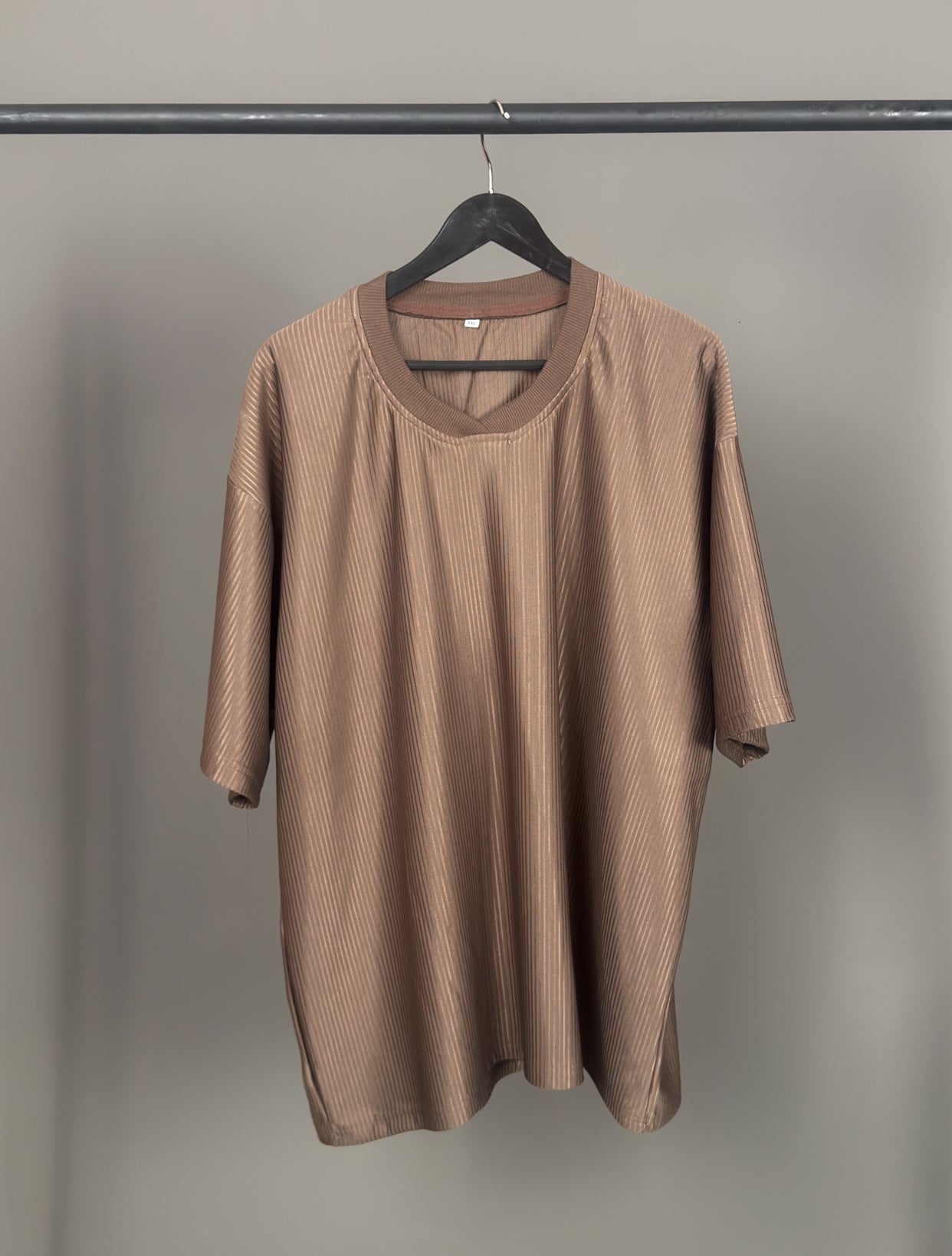 Zedek Revere V-Neck Tee in Brown Color
