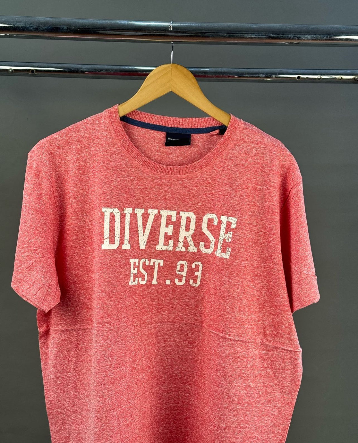 Diverse tee