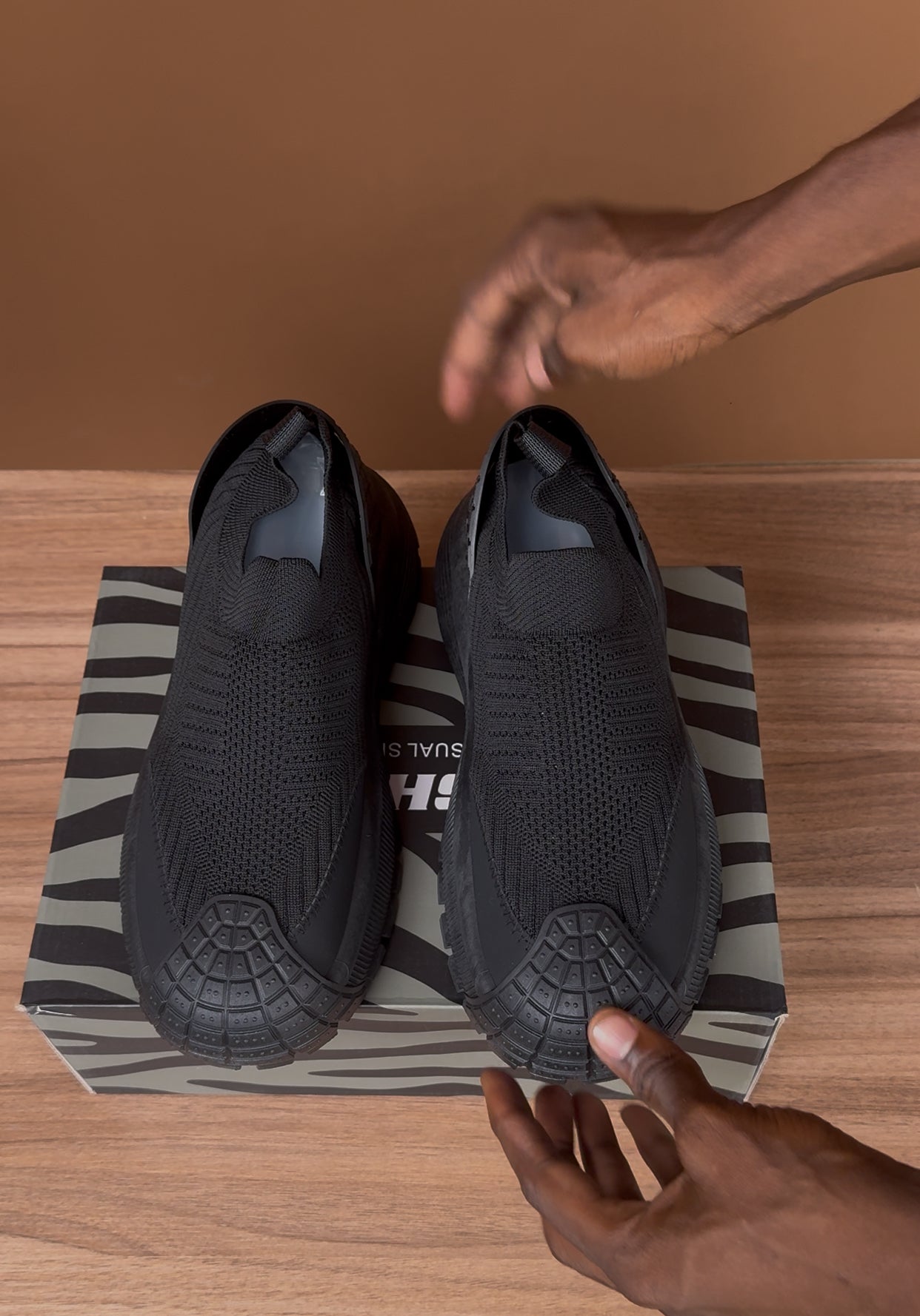 Fashion casual trainers in black