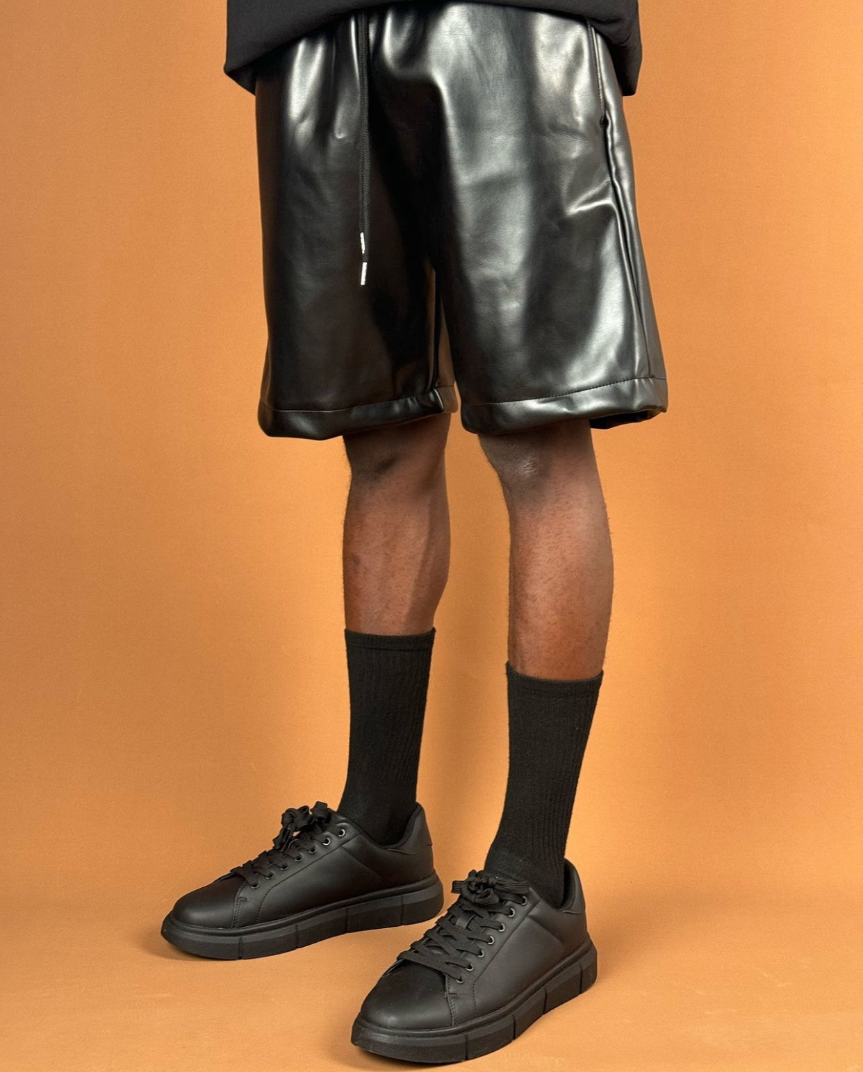 Leather short in black