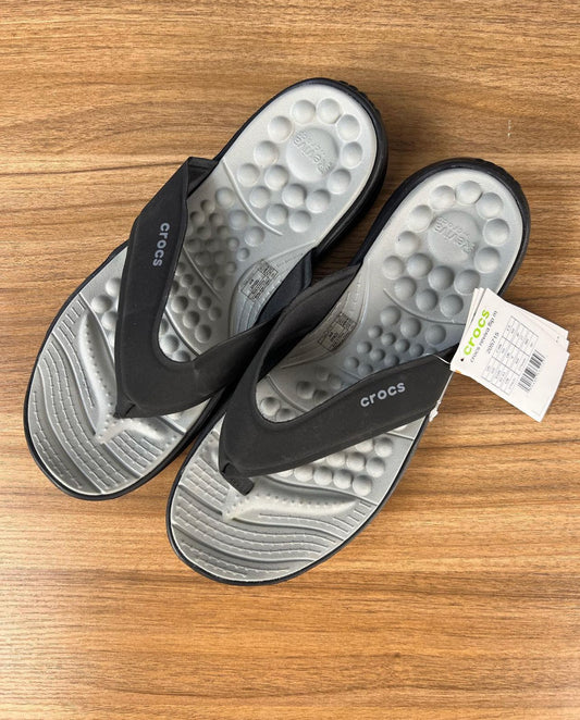 Crocs sliders in black/grey