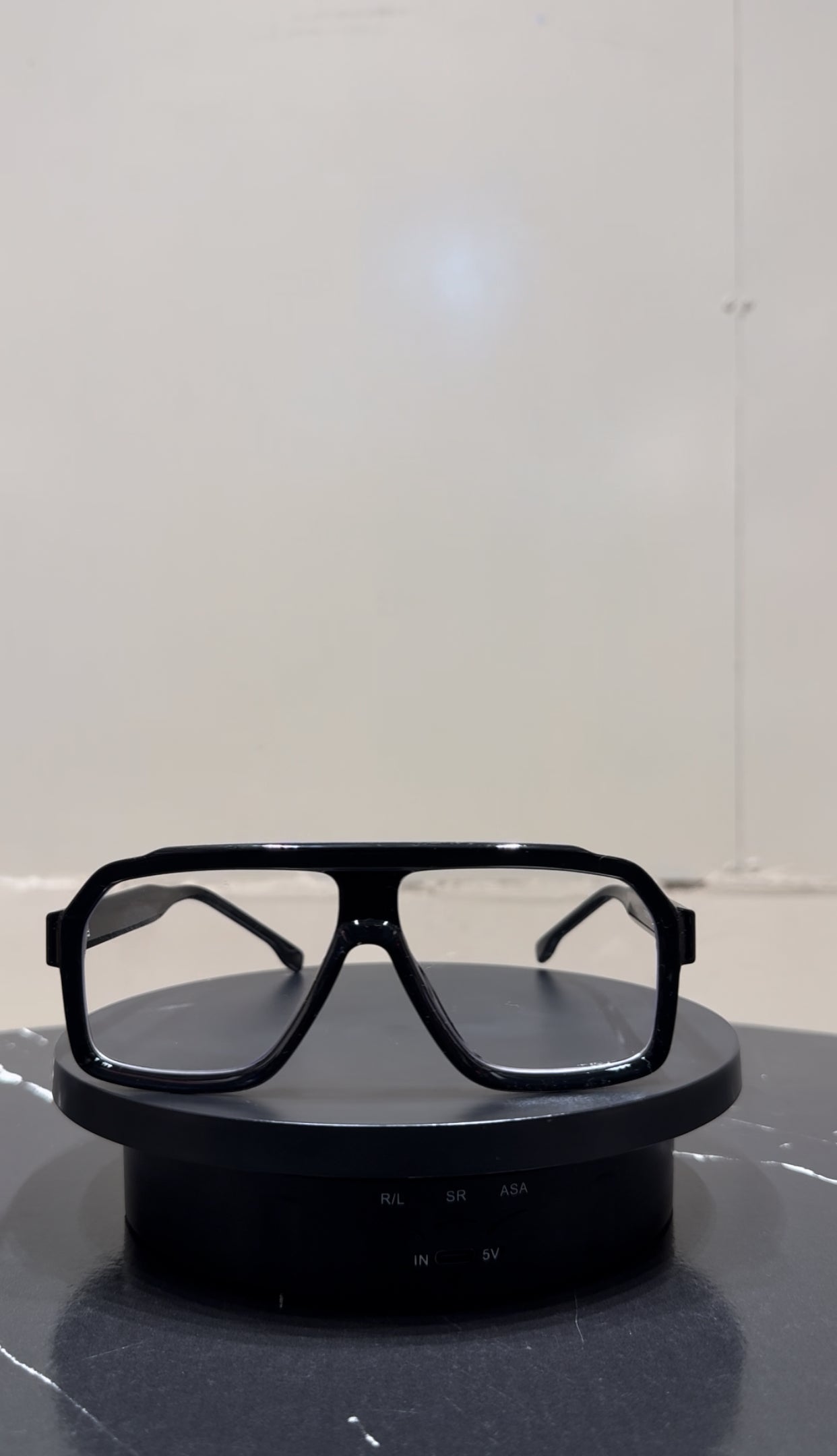 TRENDY OVERSIZED SQUARE SUNGLASSES