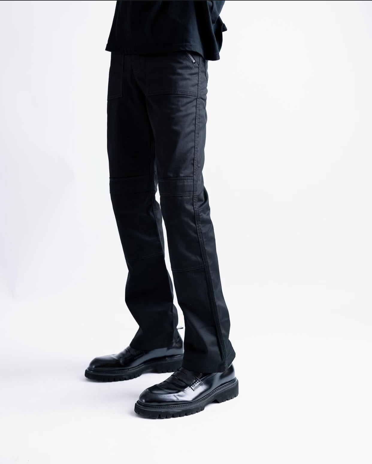 Taille pants in black