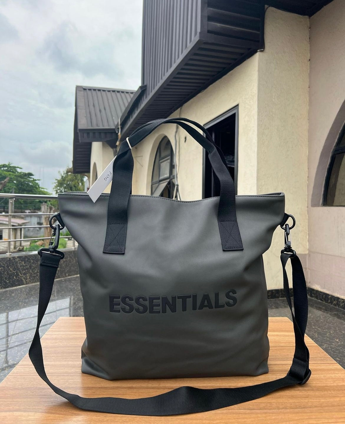 Essential unisex tote bag in grey