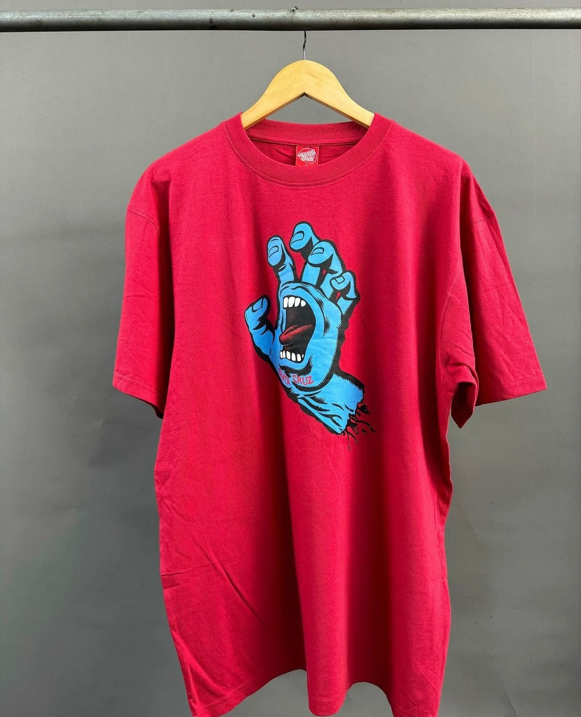 Santa Cruz Screaming hand tee in deep red