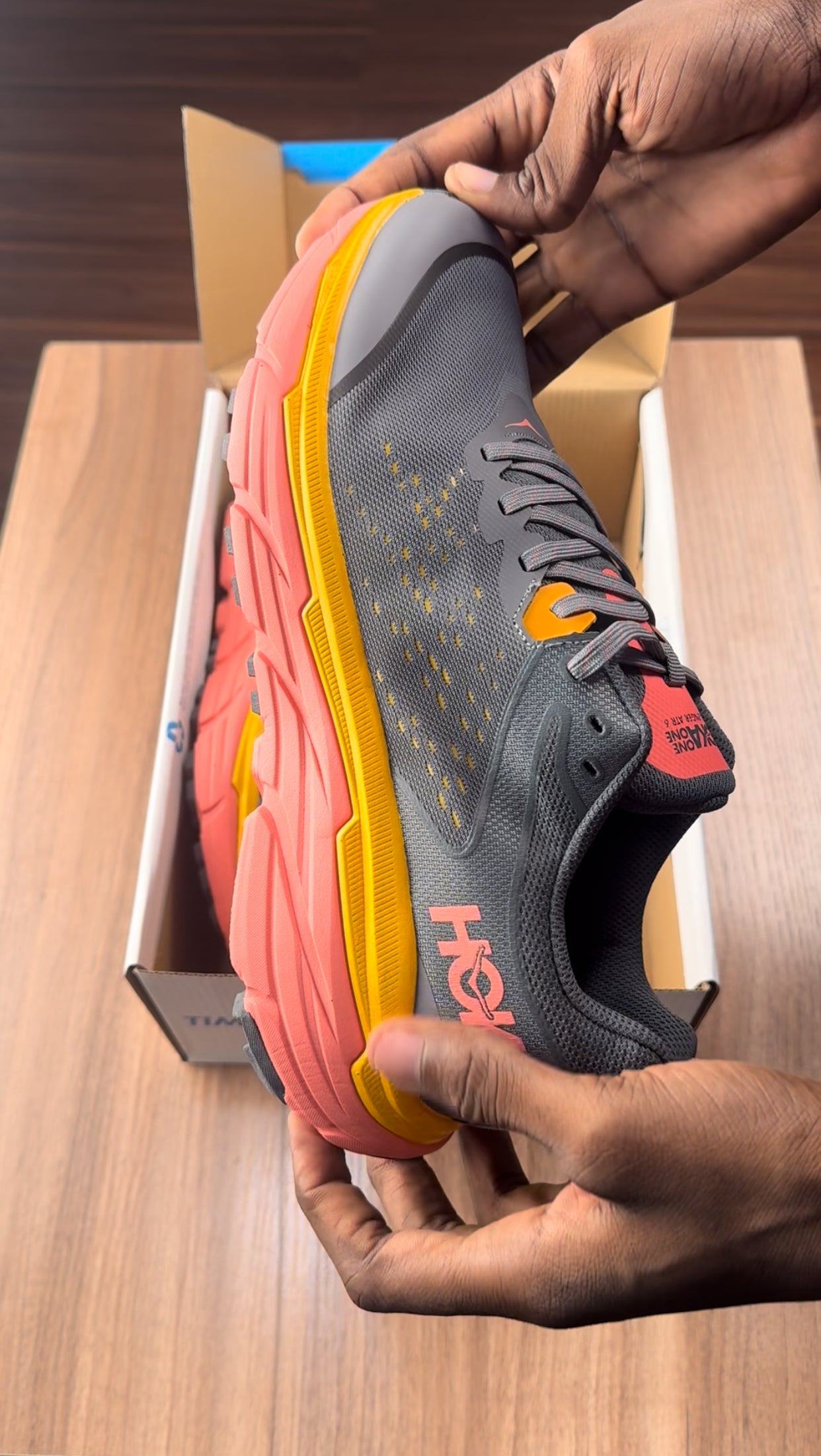 Hoka Trainers Grey/Pink