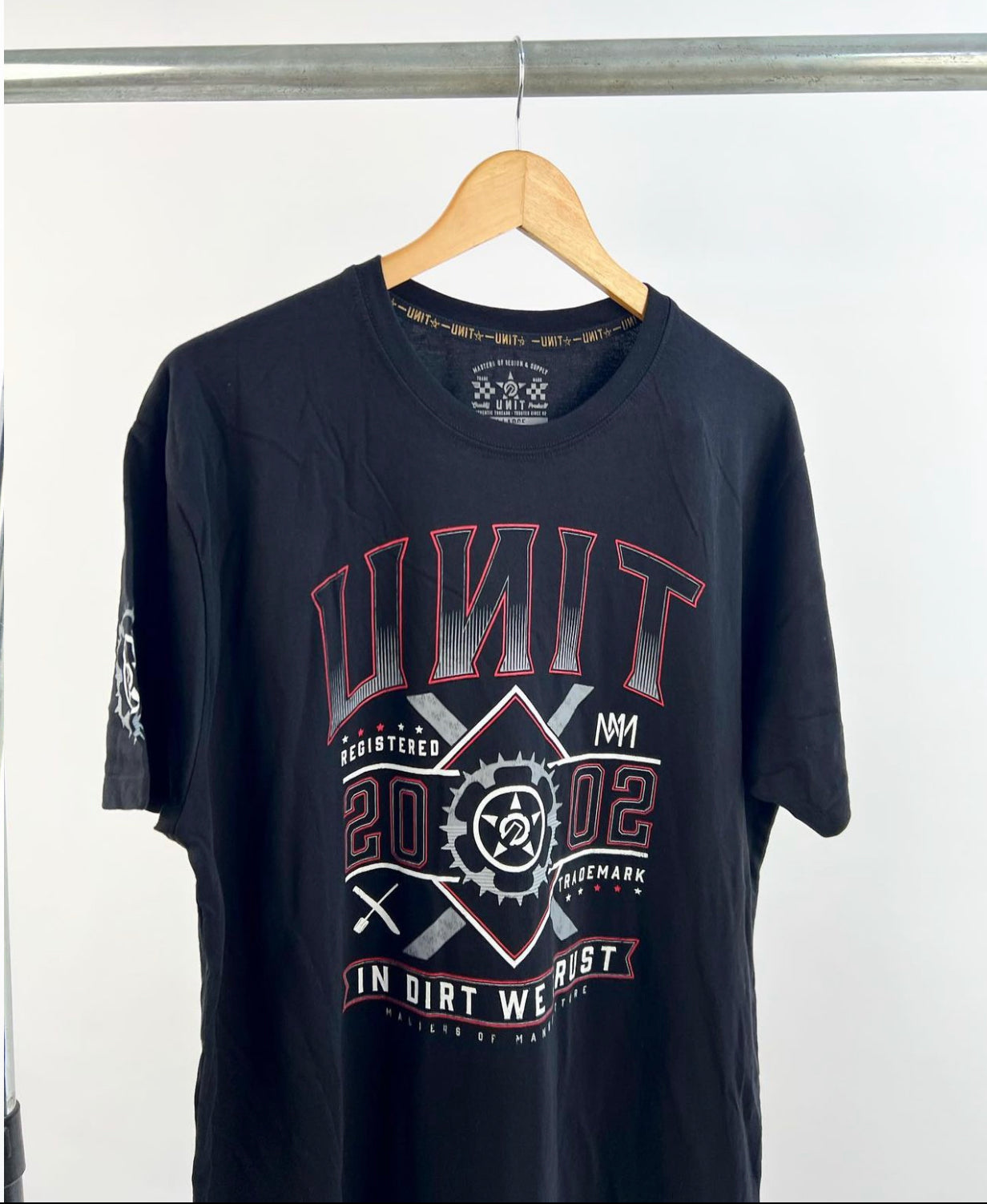 Unit tee