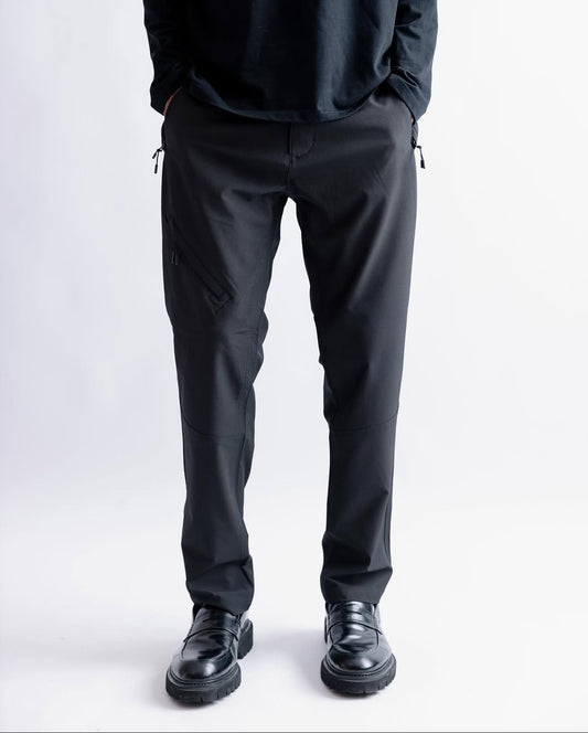 Easy tapered fit pant in black
