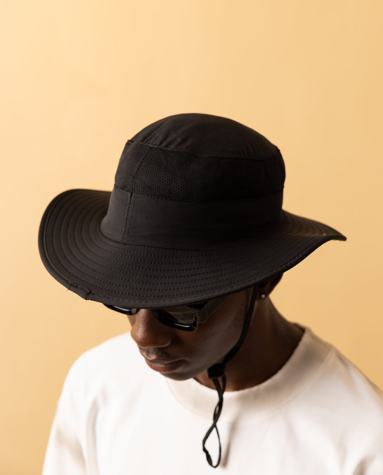Hiking bucket hat in black