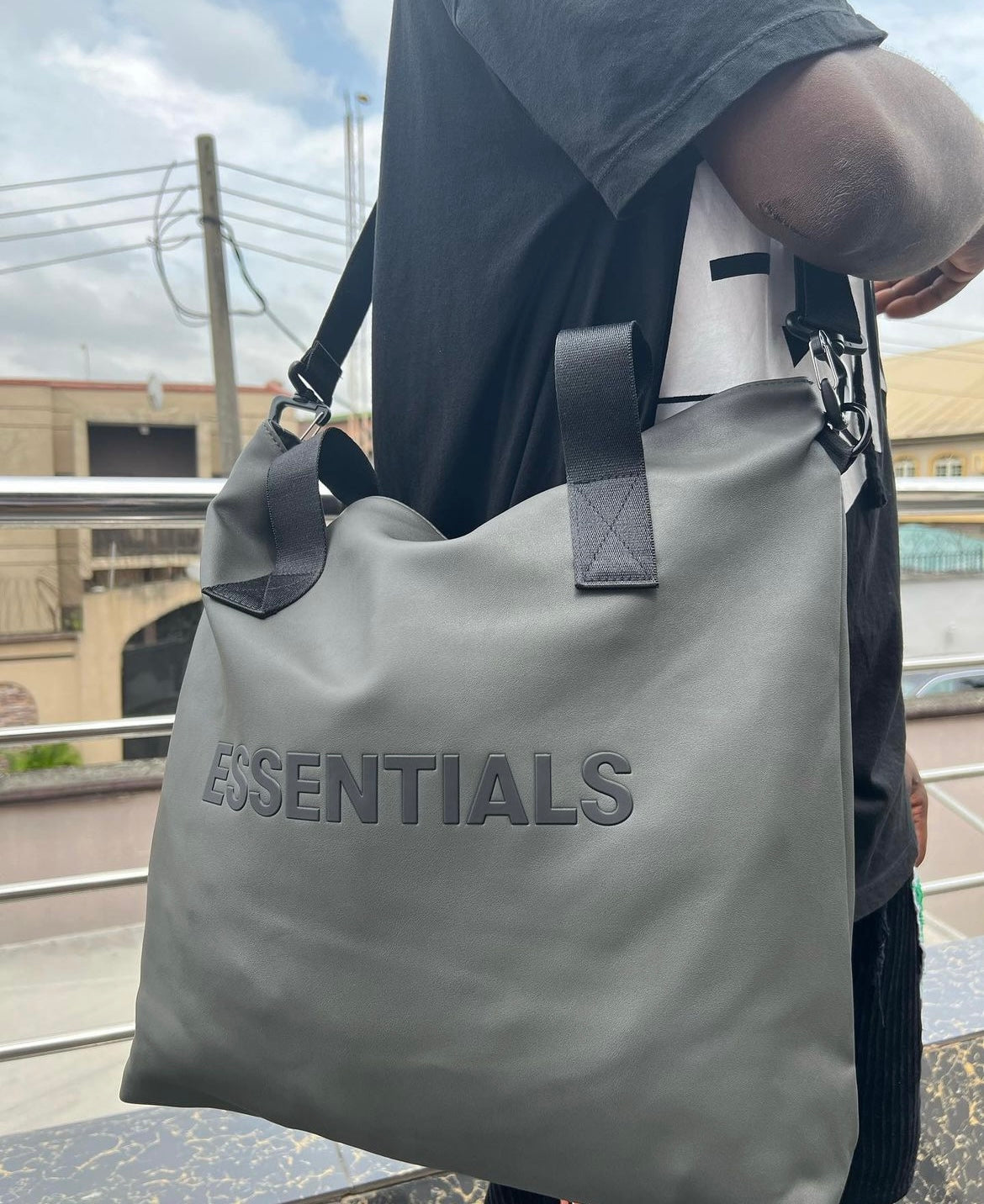 Essential unisex tote bag in grey