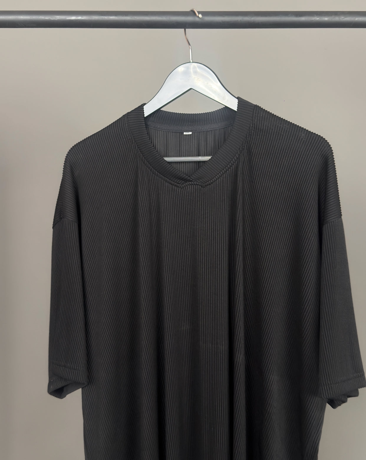 Zedek Revere Tee Black color