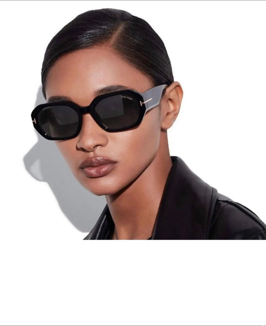 Retro sunglasses in black - Female