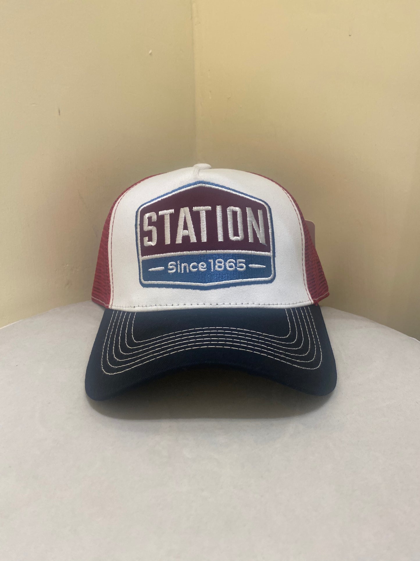 STATION TRUCKER HAT IN RED AND BLACK
