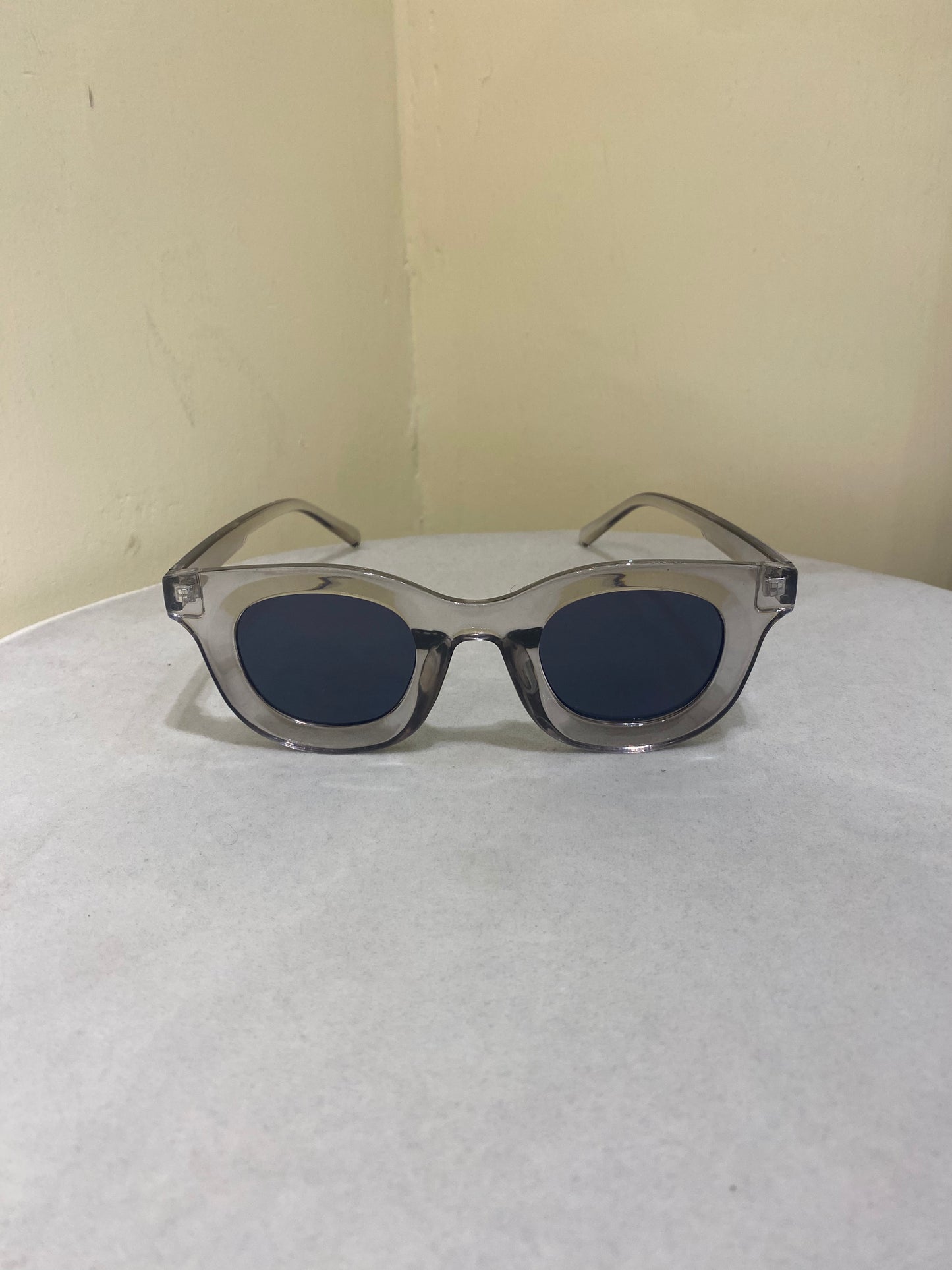 Zedek retro round sunglasses in Transparent Lens