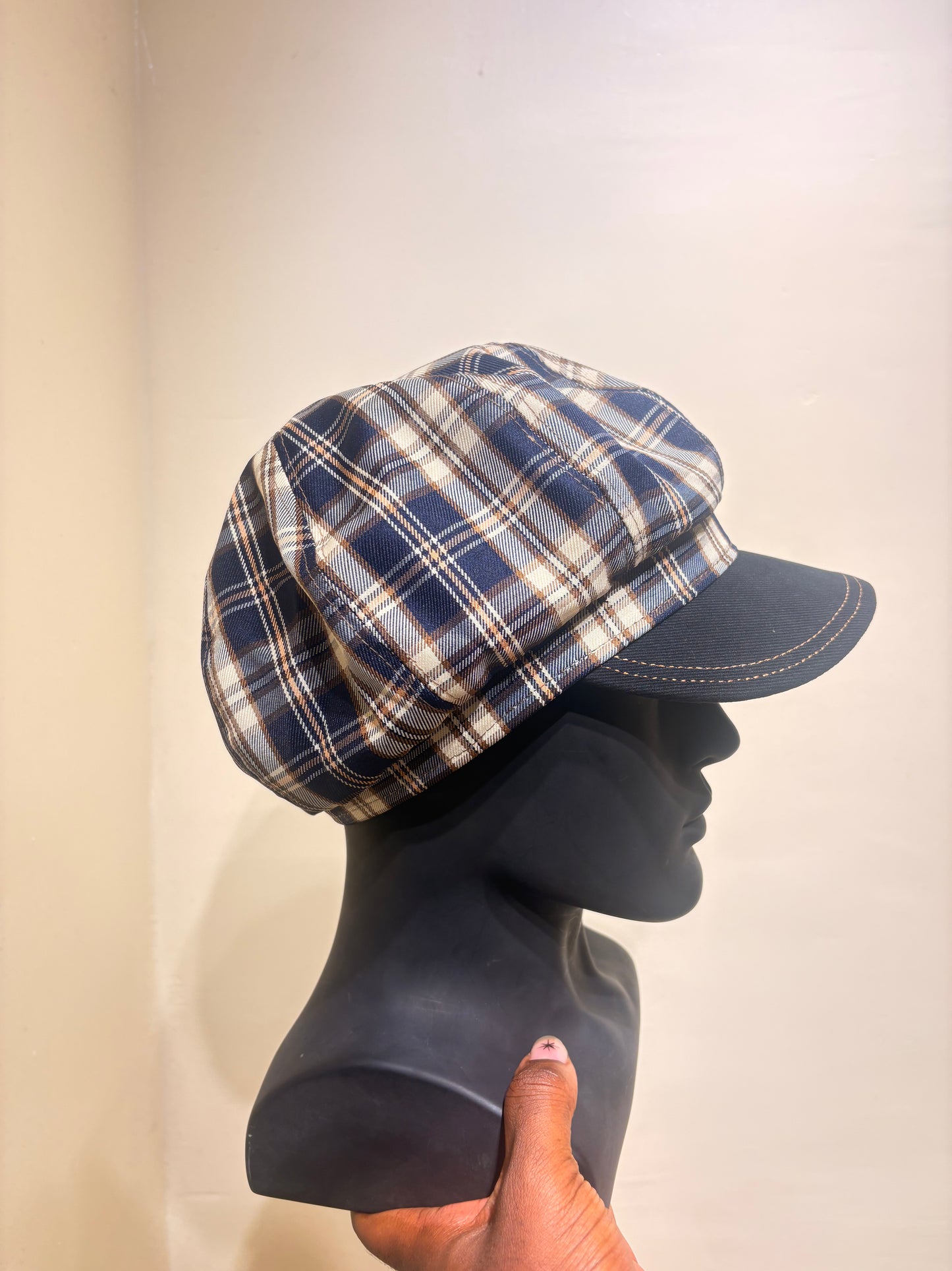 NEWSBOY HAT IN NAVY