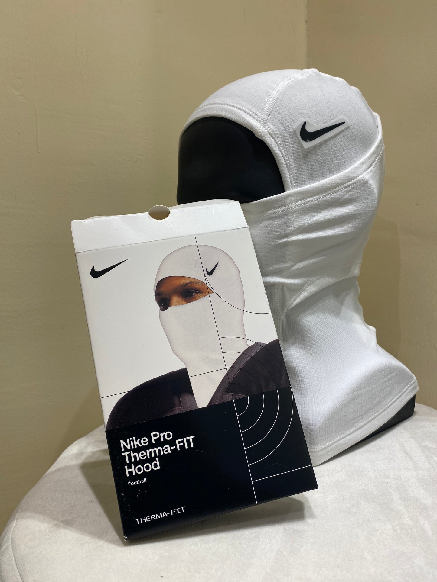 Nike Pro Therma-Fit Hood in White