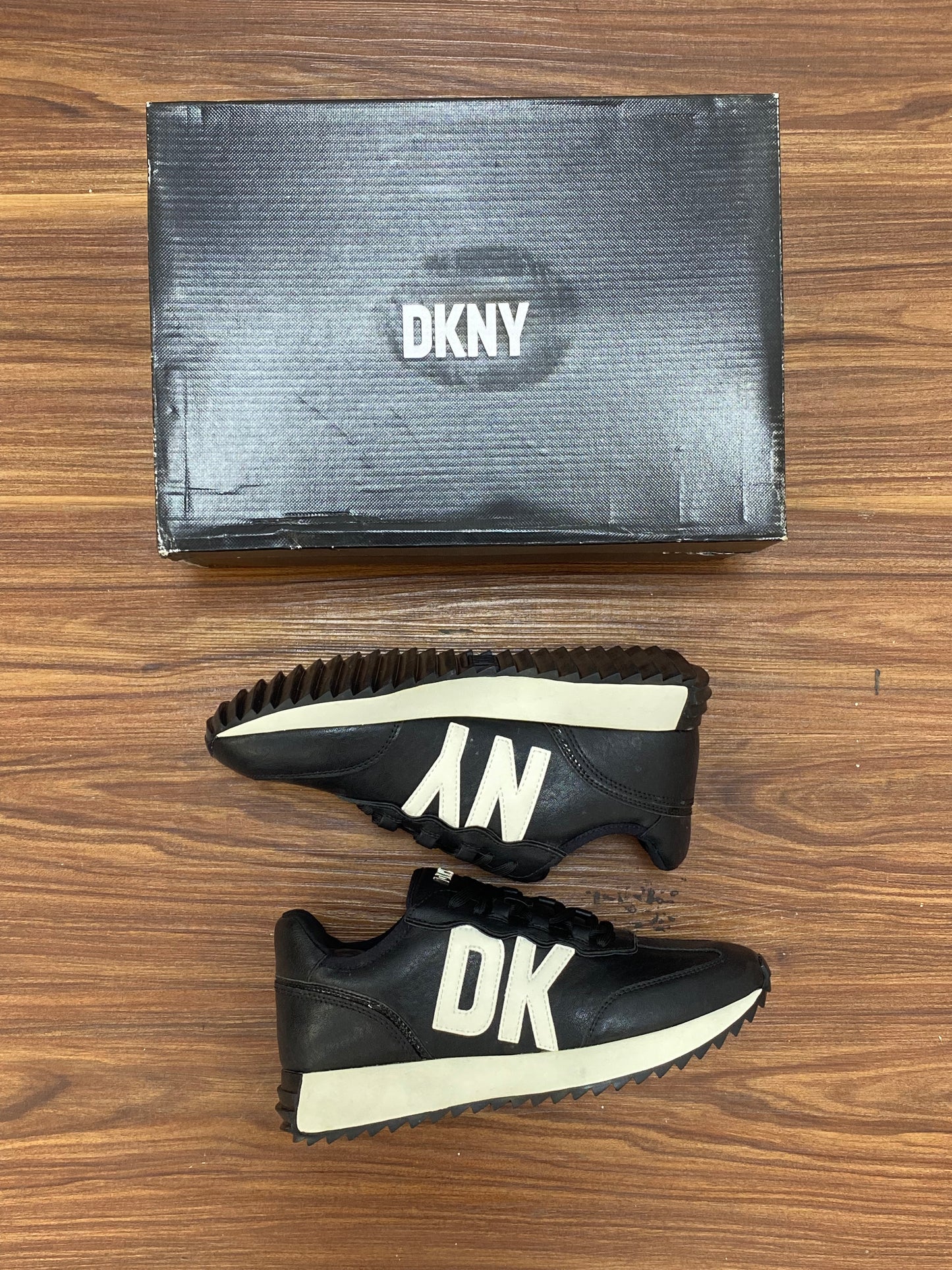 DKNY sneakers female Z074