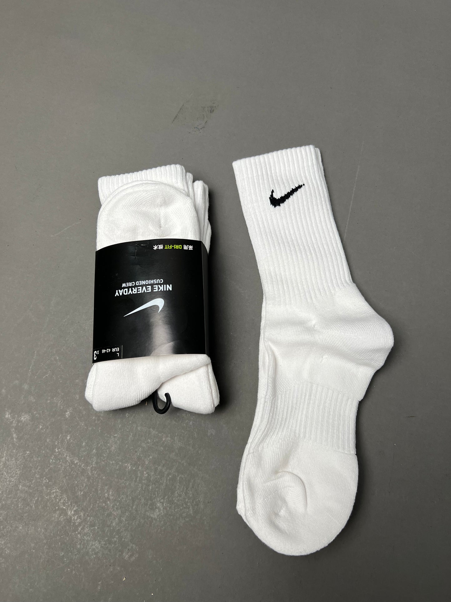 3 in 1 calf Nike socks in white