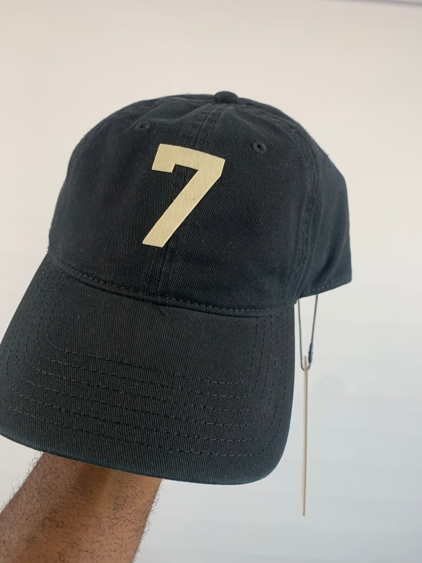 Essential Hat in black