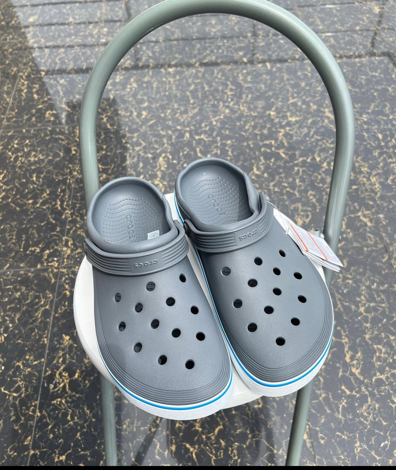 Crocs band in ash and white