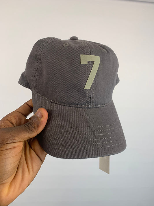 Essential Hat in grey