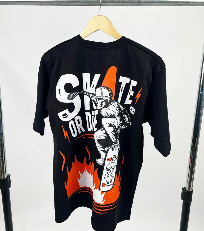 Skate or die tee in black