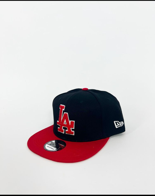 LA (red) snapback in black