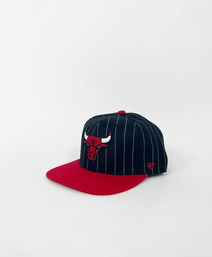 Bull snapback in stripe